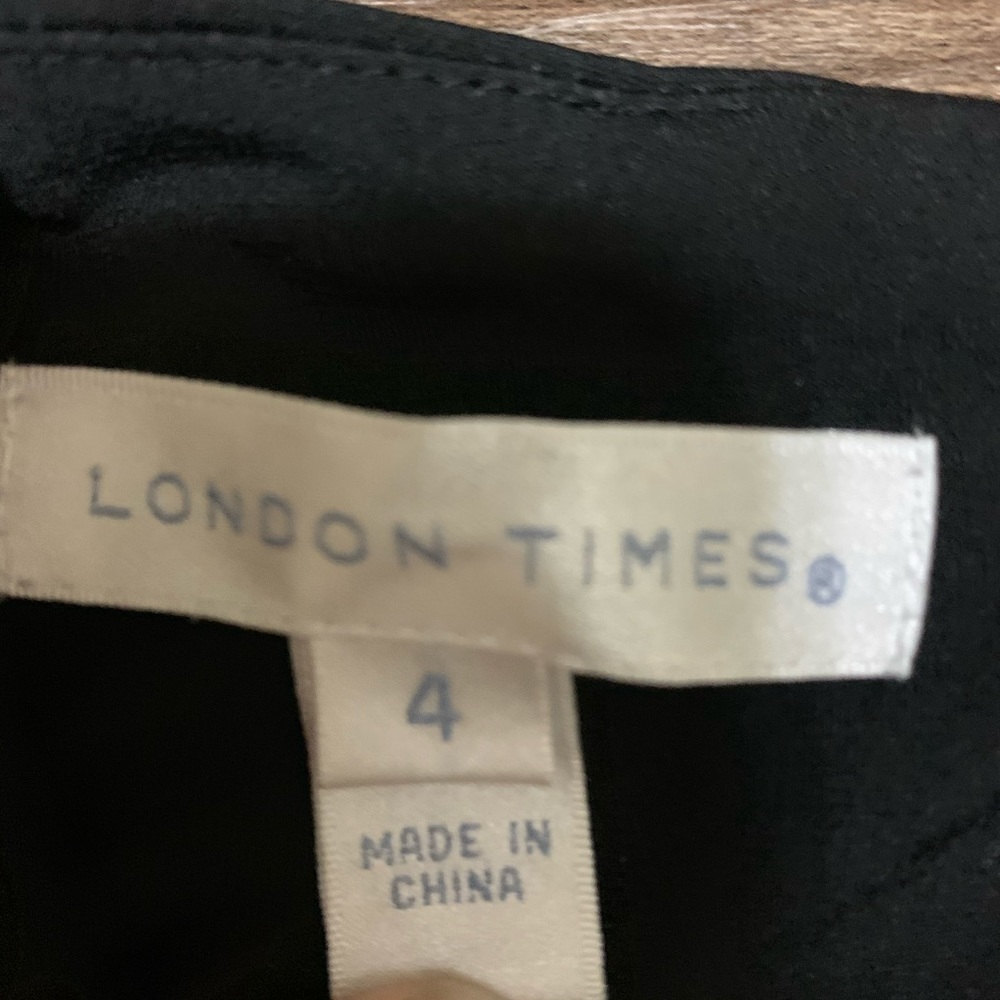 London Times Black & White Leaf Print Halter Dress - Picture 9 of 12